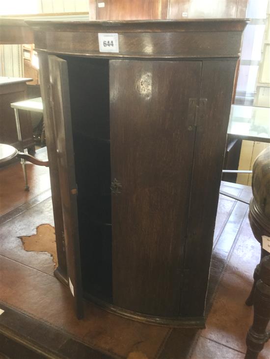 18th century style oak corner cupboard(-)